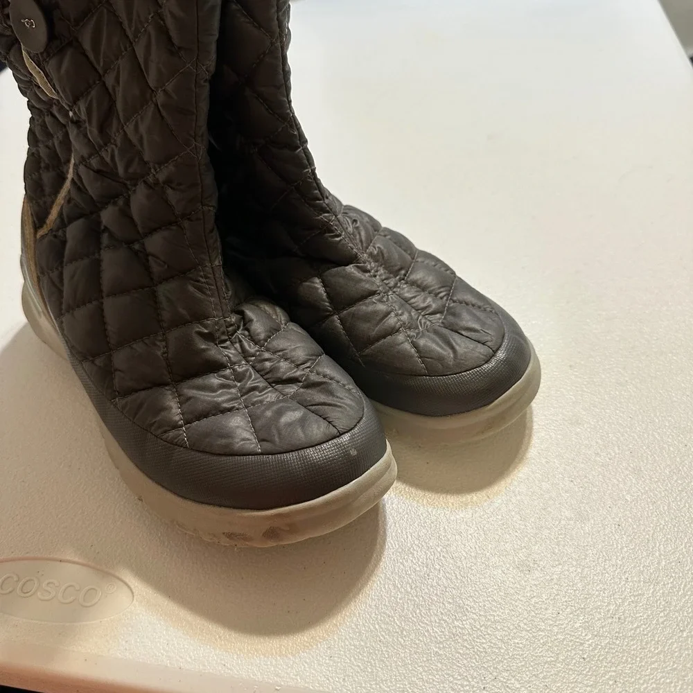The North Face ThermoBall‎ Boots Womens 9 Gray Button Quilted Outdoor Winter